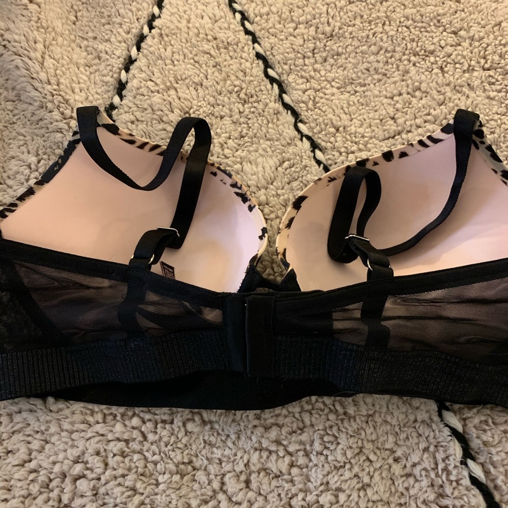 Victoria Secret Bra - Picture 2 of 3